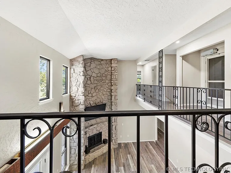 8610 Meadowood Cir — Photo 17