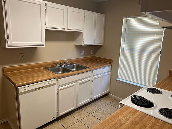 3rd image of 2879 Cherry Field Dr