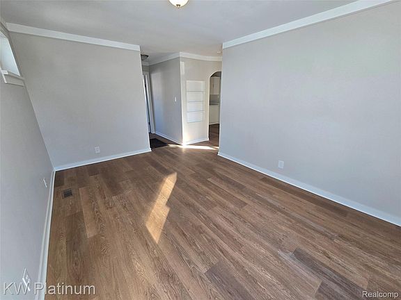 3rd image of 7399 Gronow Ave