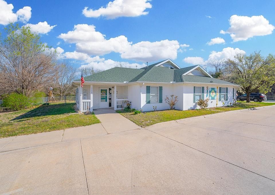 1726 Chicago Ave, Winfield, KS 67156 Zillow