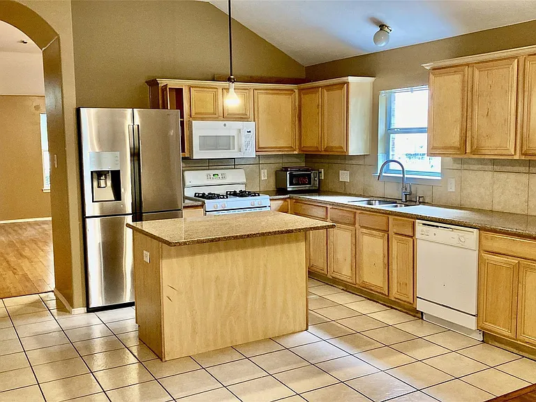18034 Platinum Springs Dr — Photo 7