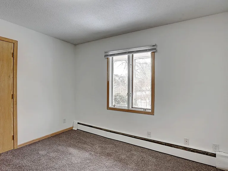 Wayzata Lake Apartments — Photo 35