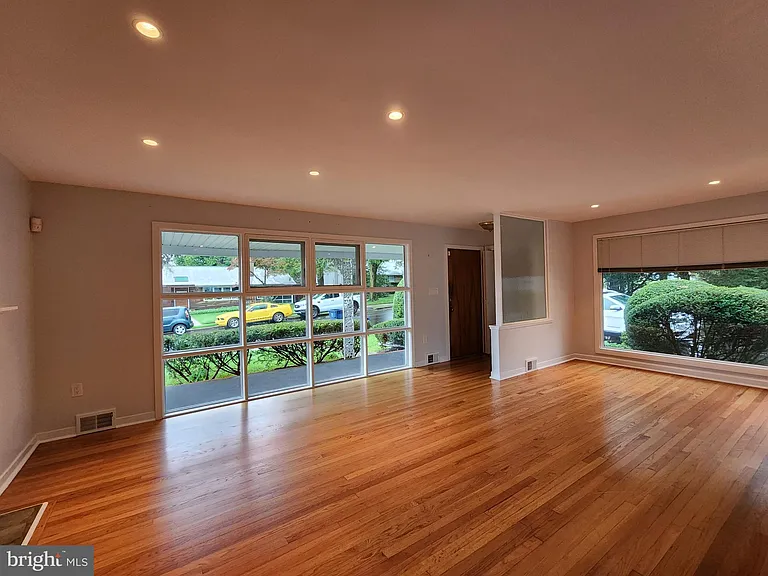 125 Lakedale Dr — Photo 11