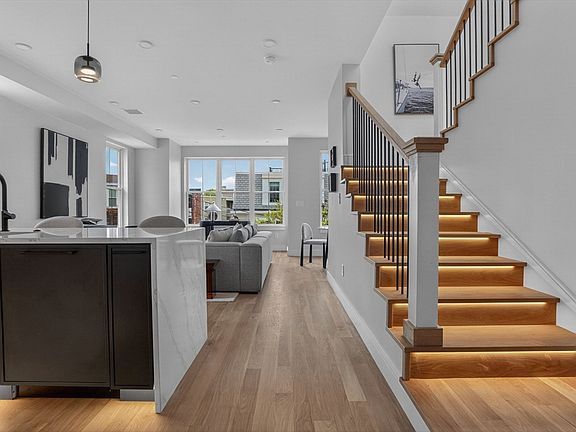3rd image of 54 Dorset St Unit 6