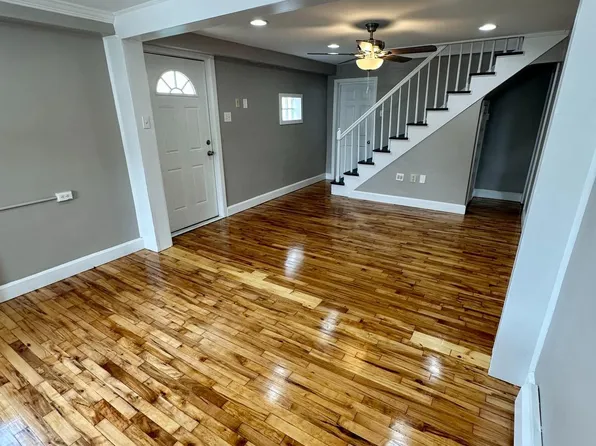 17 W Wood St, Paulsboro, NJ 08066