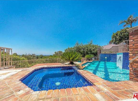 5th image of 15946 Carmenia Dr