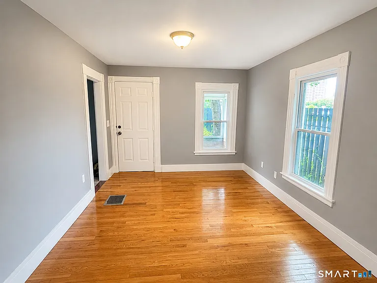 205B Laurel St — Photo 10