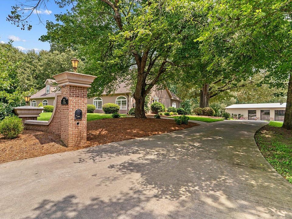 1st image of 2121 Hummingbird Dr
