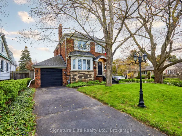 9 Hiawatha Pkwy, Mississauga, ON L5G 3R6