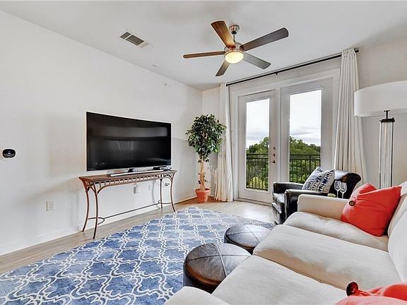 2nd image of 1900 Barton Springs Rd Unit 5024