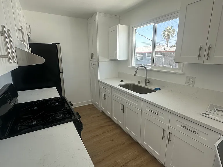 20527 W Vanowen St — Photo 9