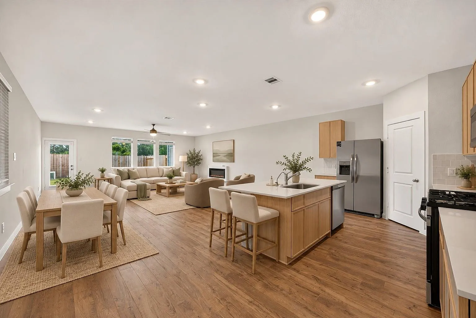 4 bed, 2.5 bath, 2275 sqft, $2,500 — Photo 1