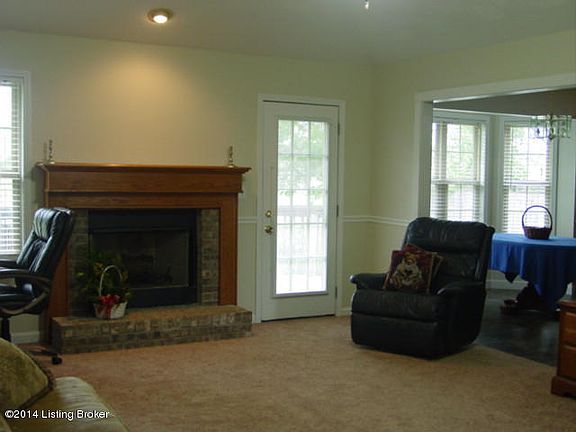 4th image of 266 Erin Cir