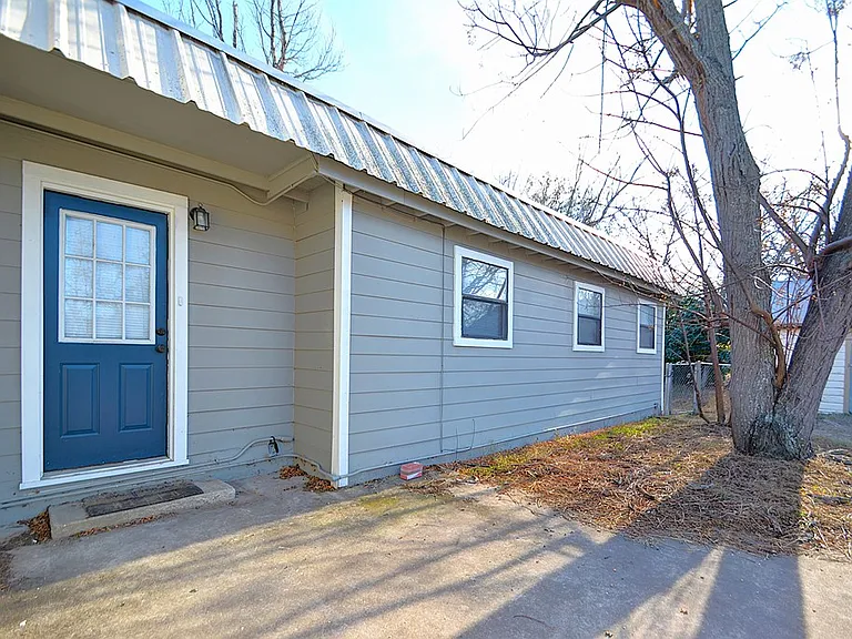1707A E Main St — Photo 2