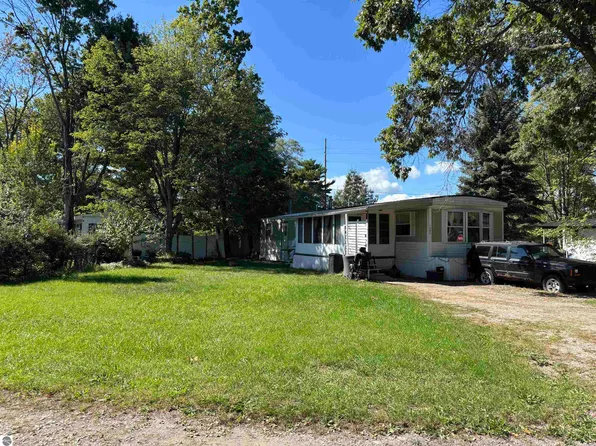 1636 Crescent St, Traverse City, MI 49686