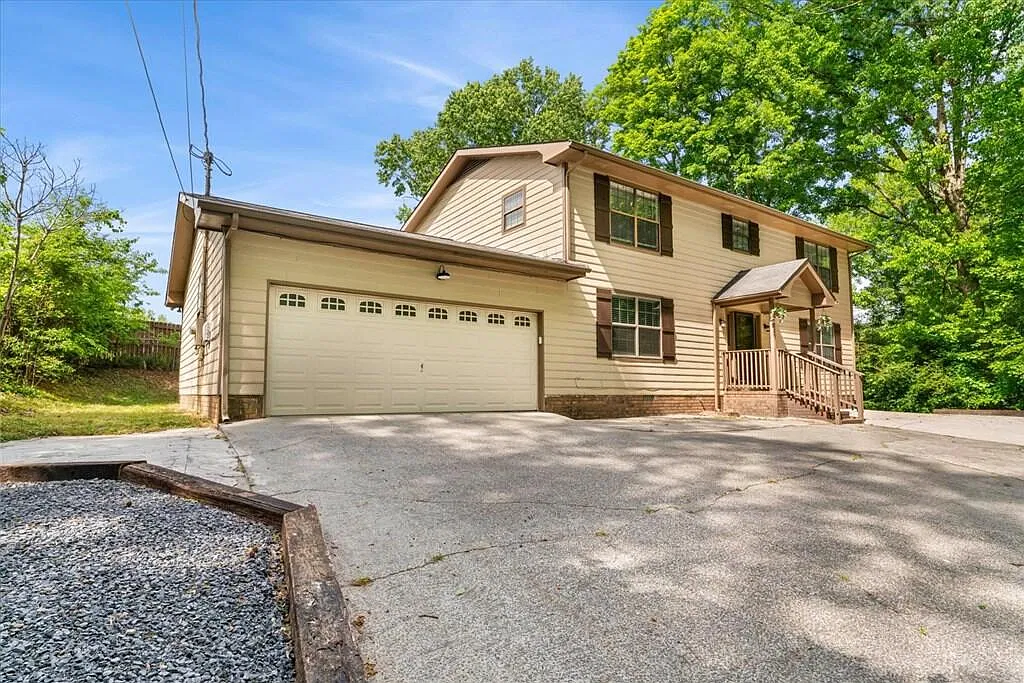 4 bed, 2464 sqft, $2,500 — Photo 2