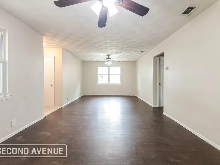 802 Memorial Dr — Photo 11