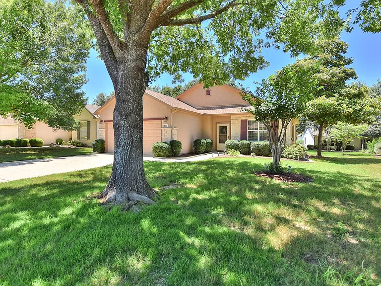 508 Texas Dr — Photo 2