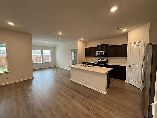 4 bed, 1790 sqft, $2,600 — Photo 3