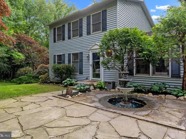 15 Castle Ln, Coatesville, PA 19320