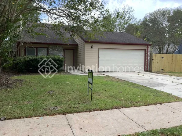 428 Gleneagles Dr, Friendswood, TX 77546
