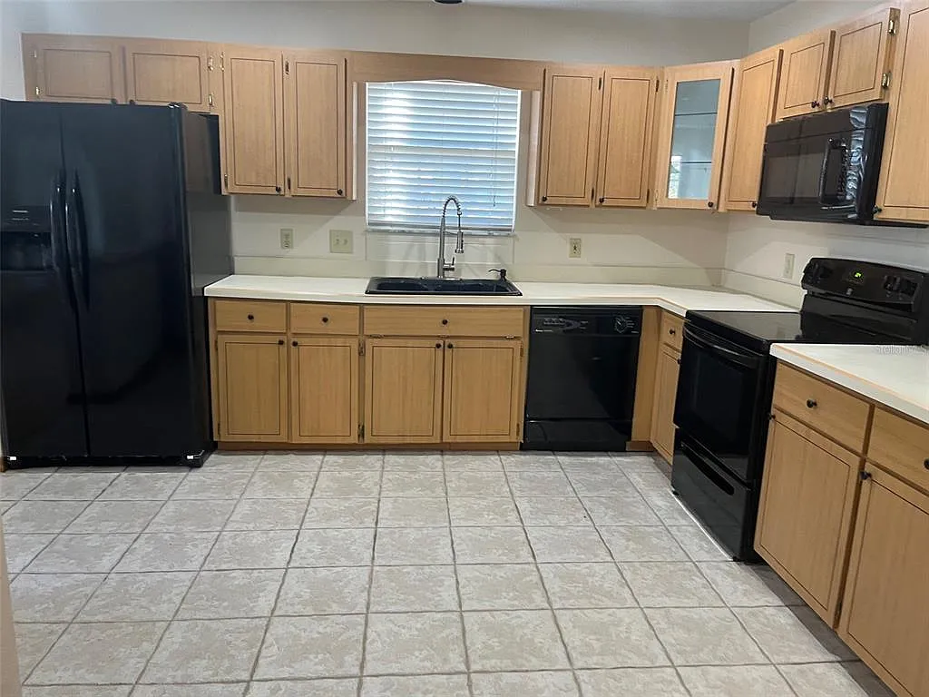 3 bed, 2.0 bath, 1260 sqft, $1,795 — Photo 4