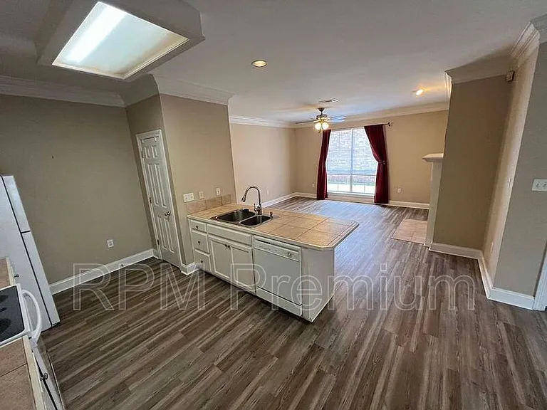 5557 Arialo Dr — Photo 12
