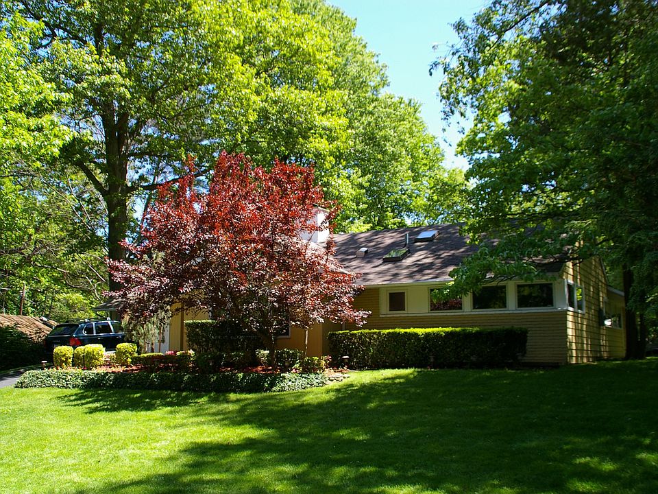 1st image of 26 Dorchester Dr