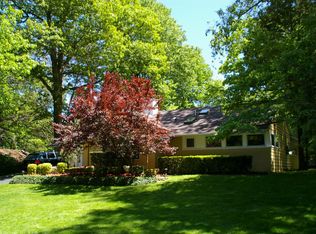 26 Dorchester Dr, Manhasset, NY 11030