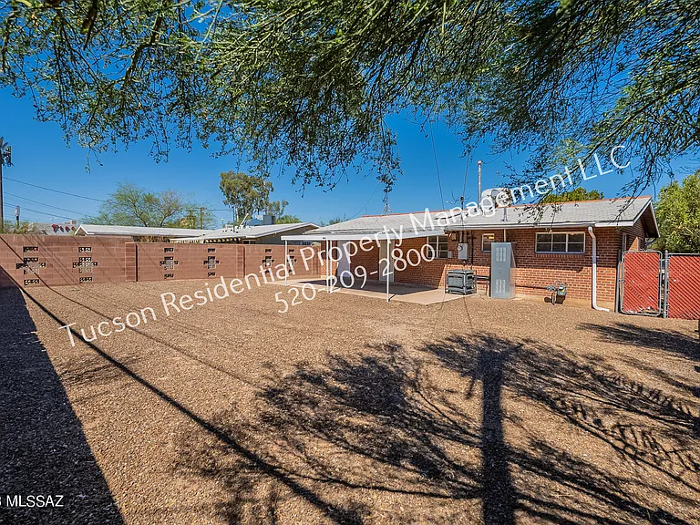 826 E Water St — Photo 42