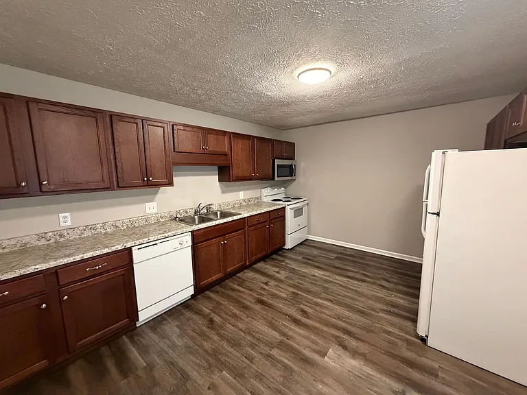 The Brownstone Apartments — Photo 8