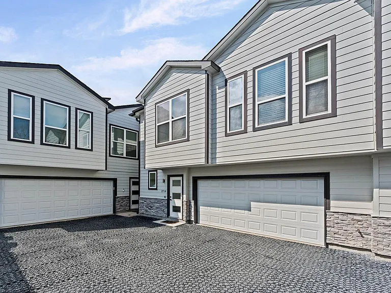 2714 Anita St — Photo 2