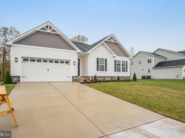 221 Camwood Ct, Fredericksburg, VA 22405