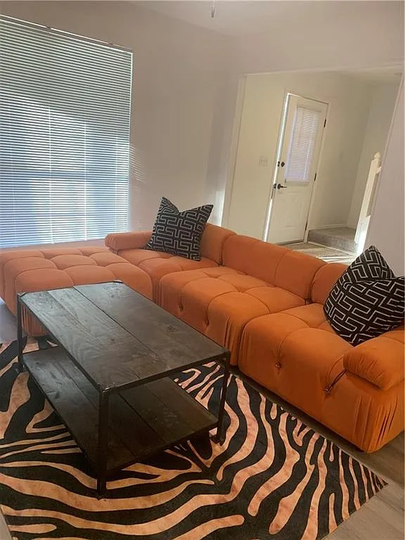 3 bed, 2.5 bath, 1248 sqft, $2,000 — Photo 3