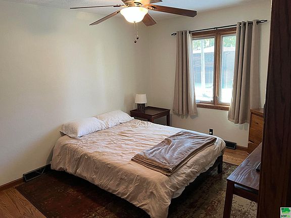5th image of 3108 S Cypress St