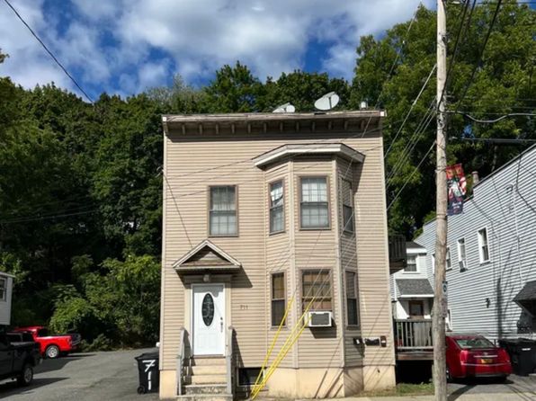 711 Pawling Ave FLOOR 1