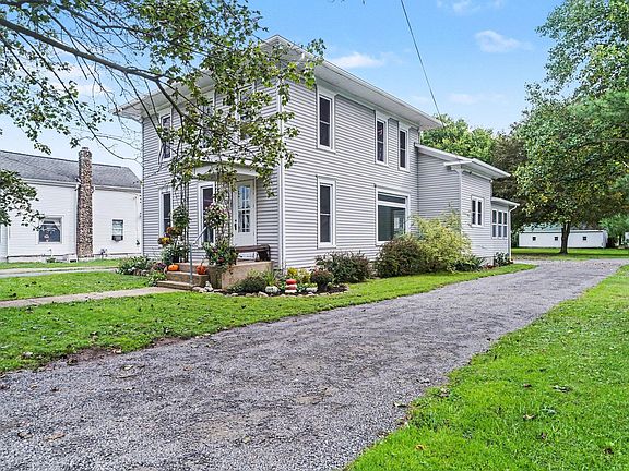 2nd image of 216 N Nottawa St