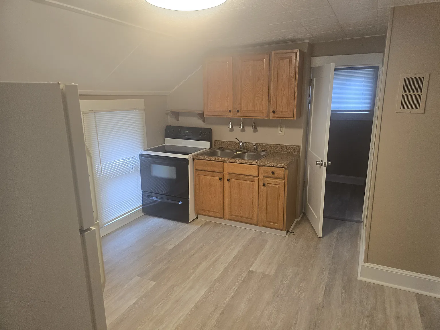 1 bed, 825 sqft, $895 — Photo 1