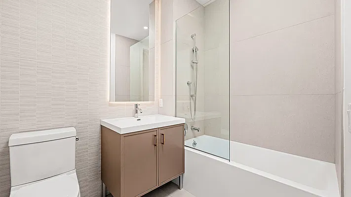 Bathroom, photo 1