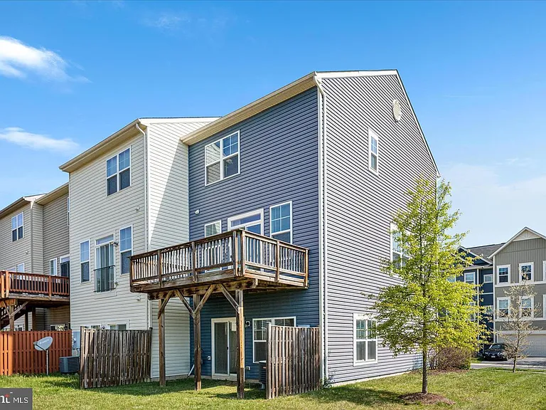 109 Splendor Garden Way — Photo 4
