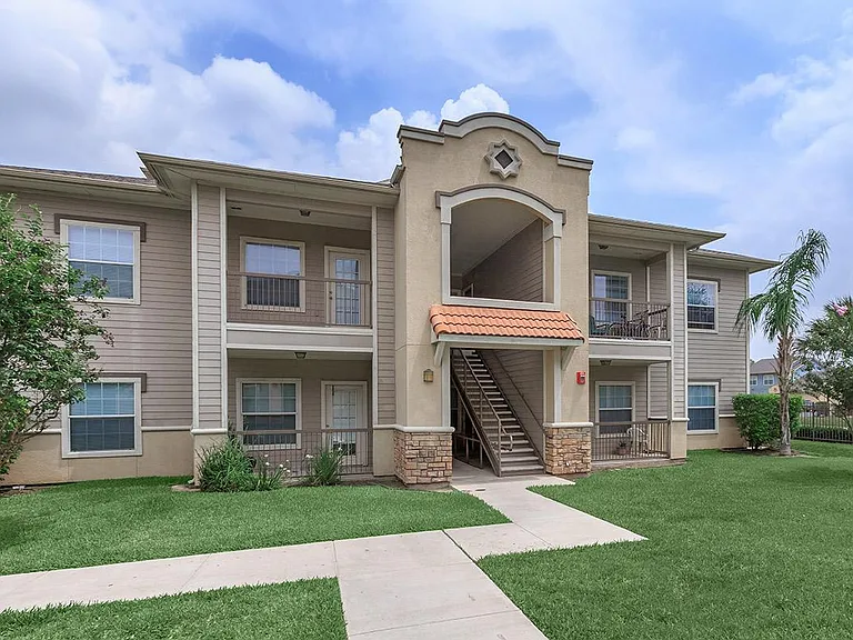 Retama Village Apartments — Photo 10