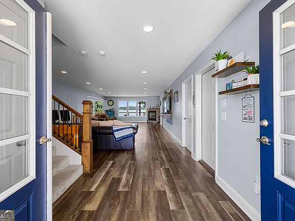 2nd image of 249 Lakeshore Cir