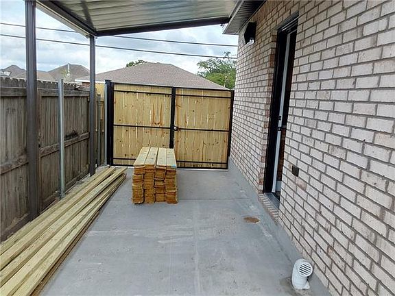 3rd image of 2200 Bartolo St
