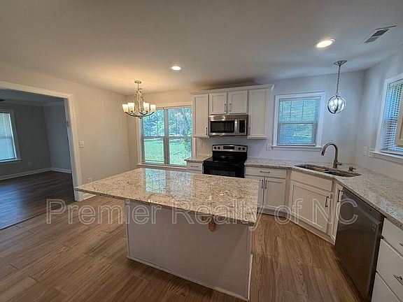 3rd image of 3963 Talcott Ave