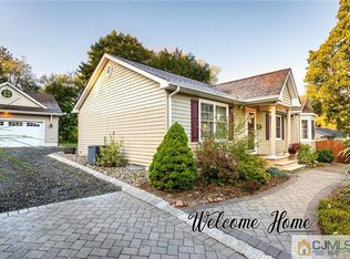 635 New Durham Rd, Metuchen, NJ 08840