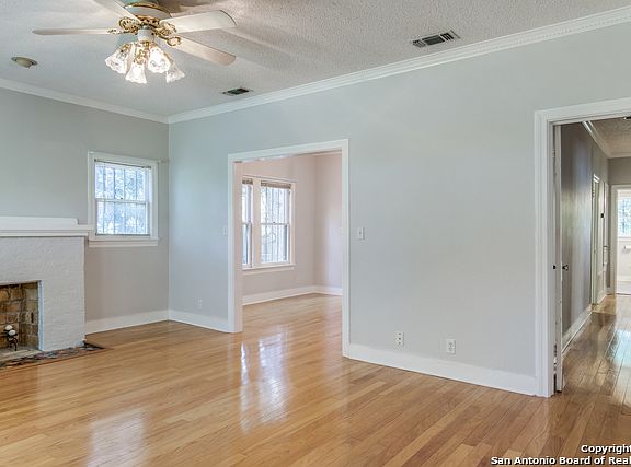 4th image of 255 W Mariposa Dr