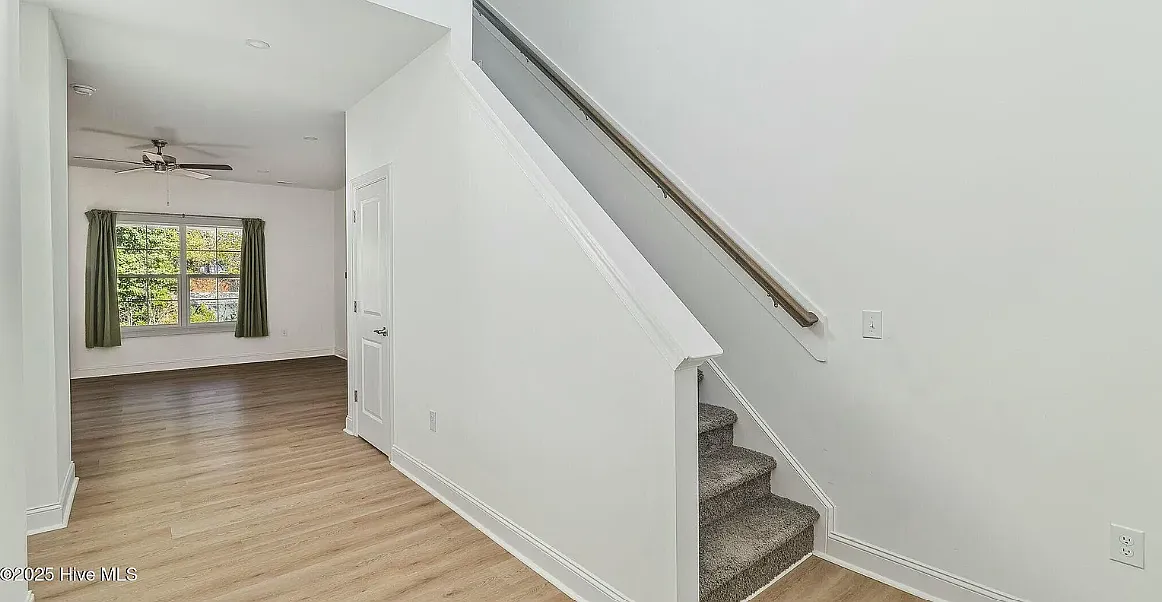 3 bed, 2.5 bath, 1953 sqft, $2,700 — Photo 4