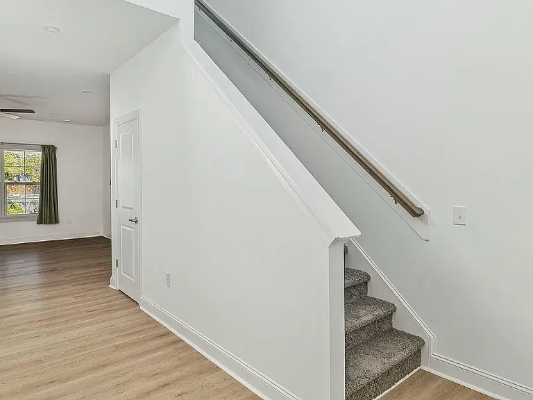 409 Kendall Dr — Photo 4