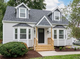 1S566 Halsey Rd, Oakbrook Terrace, IL 60181