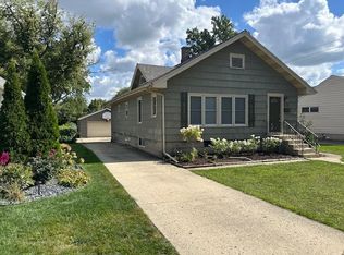 329 S Monterey Ave, Villa Park, IL 60181